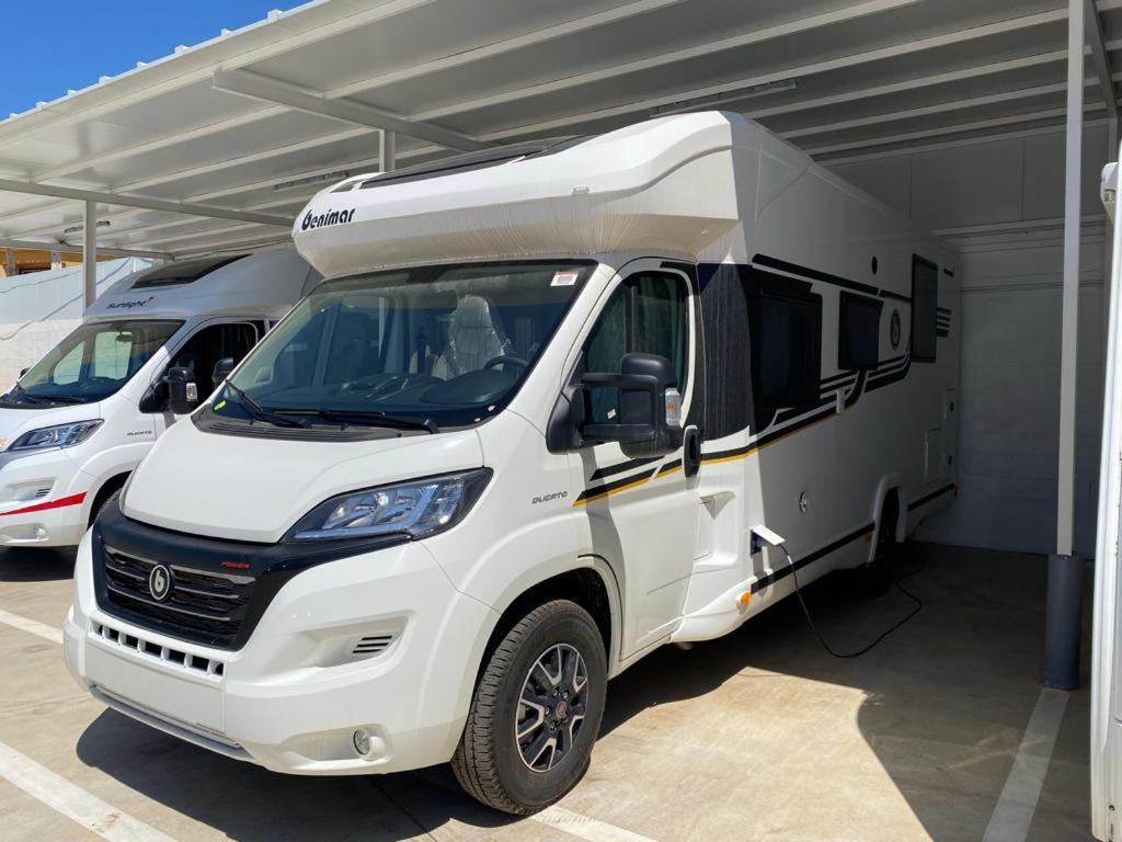 Magnifica Autocaravana Adria Matrix Axess 670Sl Granada Exteriör bild